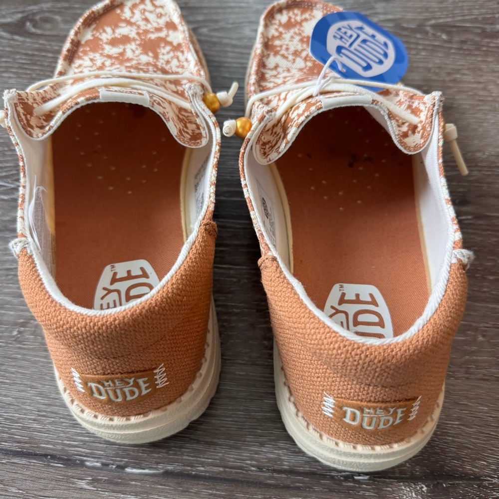 NWT Hey Dude Wendy Funk Animal Print Shoes Tan Multi Women’s 10 Wide - Picture 4 of 8